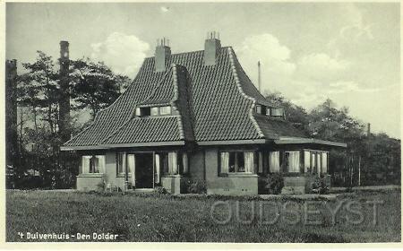 W.A.ln-1933001.jpg - Op het terrein van de zeepfabriek De Duif werd in 1924 't Duivenhuis gebouwd. Naderhand werd het adres Willem Arntshoevelaan 9. Opname van 1933.